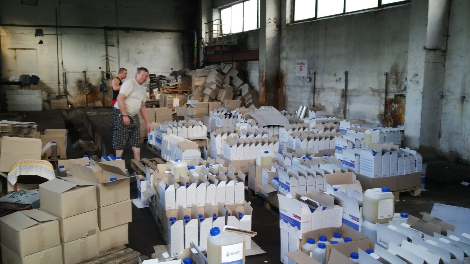 Warehouse floor full of packed Wave orders