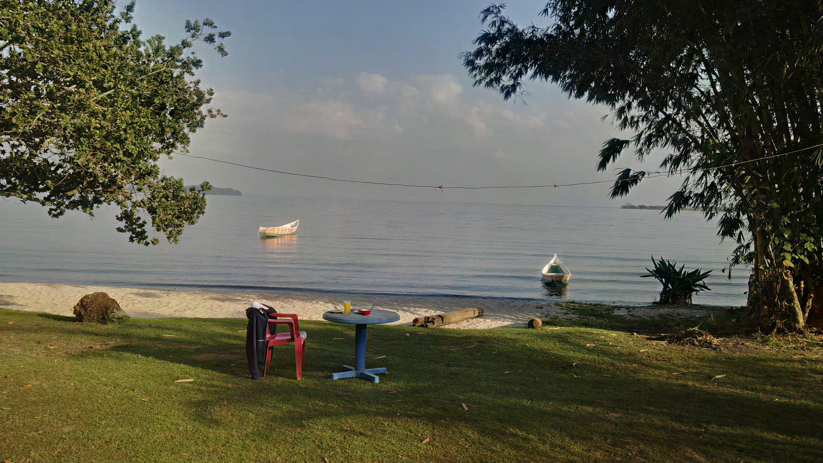 Breakfast on the lakeshore